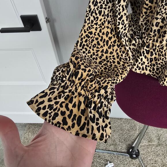 Women's Divided H&M Leopard Print Wrap Look Blouse Ruffle Accents | Size 10 - Picture 5 of 9